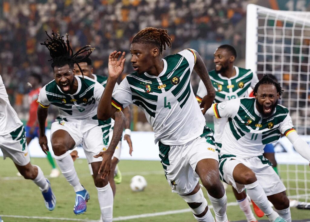 Camerouns spillere jubler efter scoring i AFCON