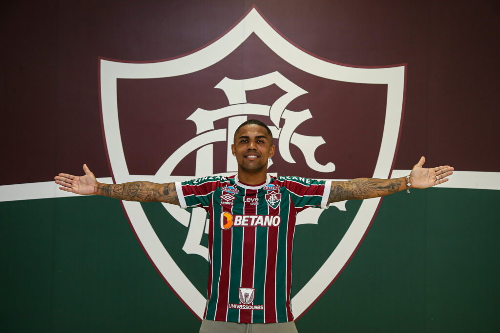 Douglas Costa præsenteret i Fluminense