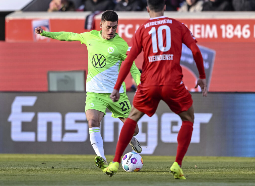 Joakim Mæhle assisterer for Wolfsburg