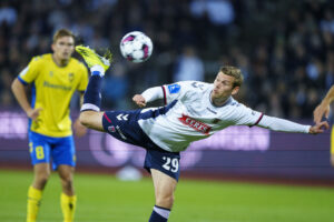 Frederik Brandhof i aktion for AGF mod Brøndby IF.