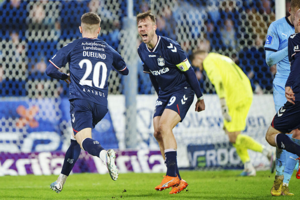 Patrick Mortensen og Mikkel Duelund scorede begge flotte mål, da AGF slog Viborg i træningskamp i Spanien.