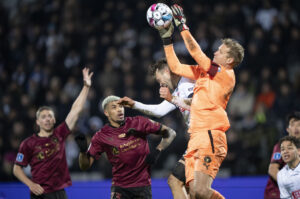 Jonas Lössl er glad efter FC Midtjyllands sejr over AGF