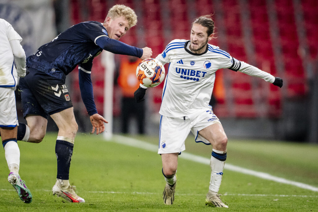 AGF's Tobias Mølgaard og FC Københavns Rasmus Falk under 3F Superliga-kampen mellem FC København og AGF i Parken i København.