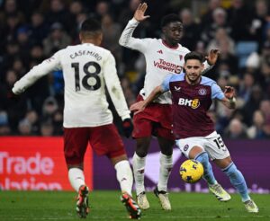 Casemiro storroser unge Kobbie Mainoo, som for alvor har spillet sig ind i varmen hos Erik ten Hag.