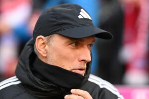 Thomas Tuchel kigger ud fra Bayerns bænk