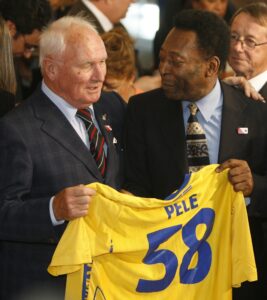 Svenske Kurt Hamrin sammen med brasilianske Pele.