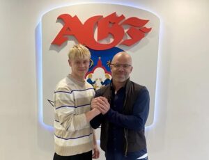 AGF forlænger med målmand Jonathan Hutters.