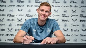 Emil Krafth forlænger med Newcastle
