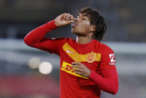 Jonas Jensen-Abbew i aktion for FC Nordsjælland i Conference League mod Spartak Trnava.