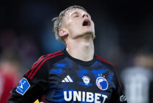 FCKs Magnus Mattsson scorer, med dommer Peter Kjærsgaard annullerer målet under superligakampen mellem Silkeborg IF og FC København på JYSK Park i Silkeborg søndag den 18. februar 2024.. (Foto: Bo Amstrup/Ritzau Scanpix)