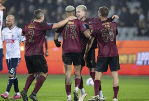 FCM jubler efter en scoring mod AGF