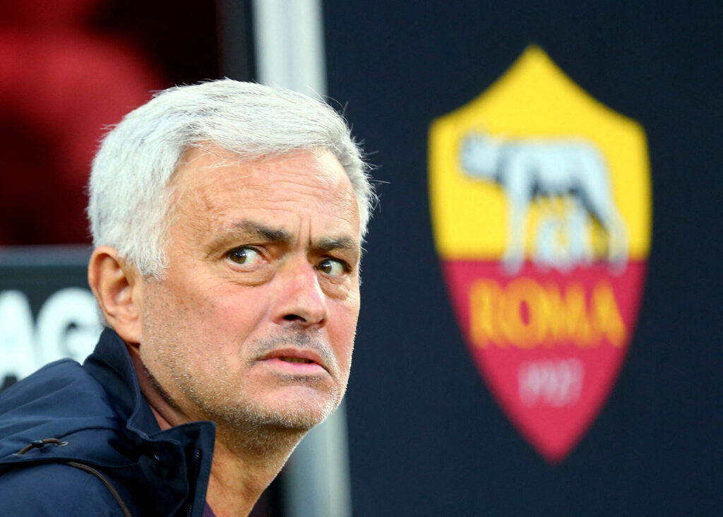 José Mourinho er lige nu arbejdsløs, men angiveligt er den portugisiske manager klubløs.