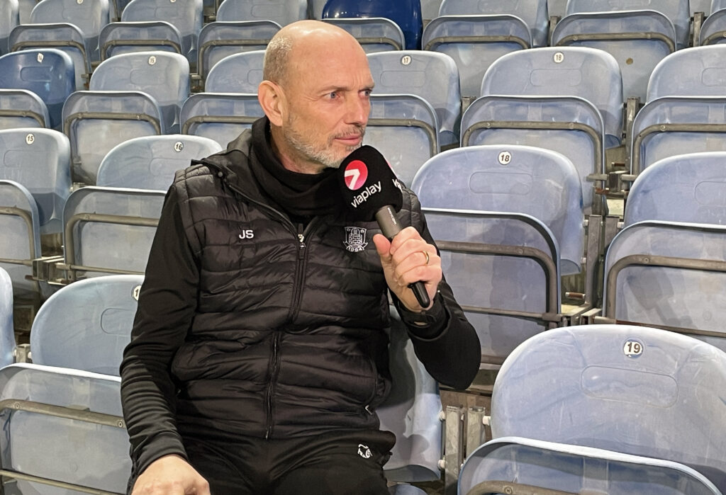 Jesper Sørensen interviewes af Viaplay efter kamp ved Atlantic Cup i Portugal