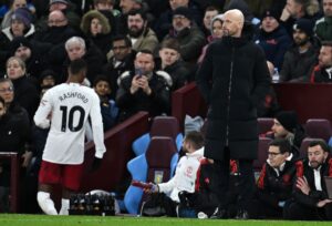 Erik ten Hag forklarer udskiftningen af Luke Shaw, som blev pillet ud i pausen.