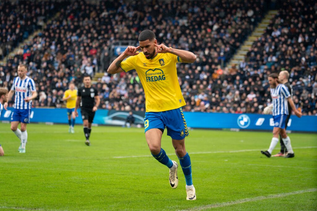 Ohi Omoijuanfo fejrer sin scoring i superliga-kampen mellem OB og Brøndby