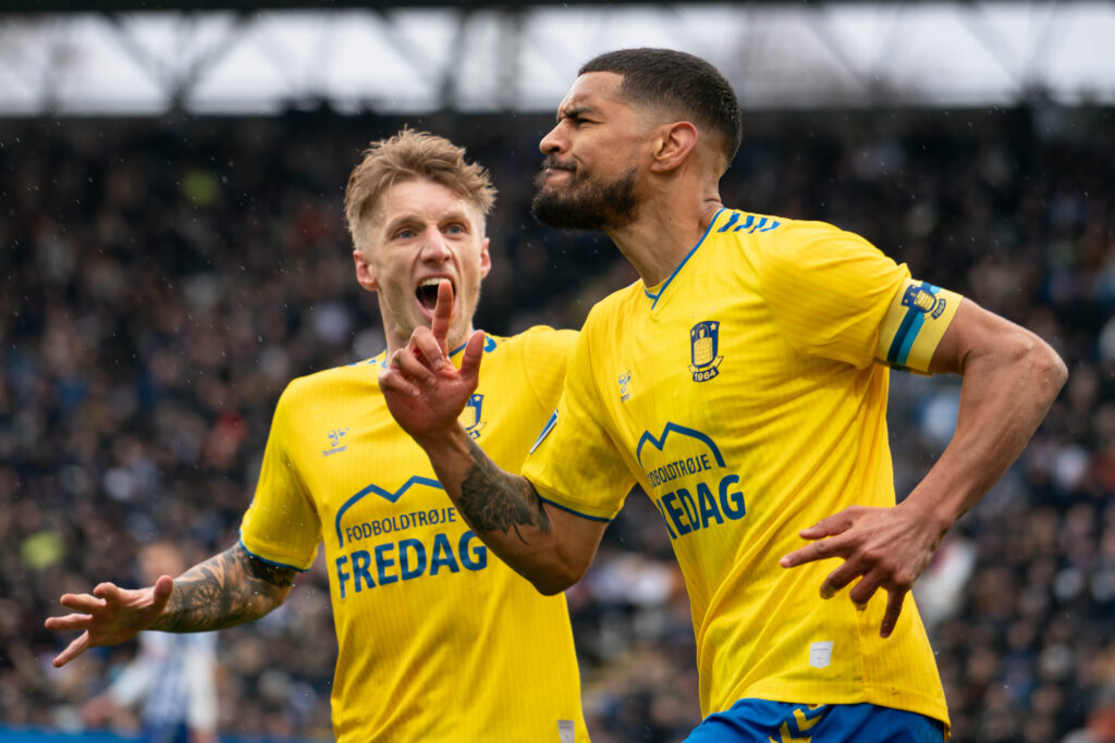 Ohi Omoijuanfo fejrer sin scoring i superliga-kampen mellem OB og Brøndby