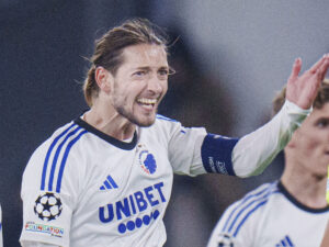 Rasmus Falk brokker sig i kamp for FCK