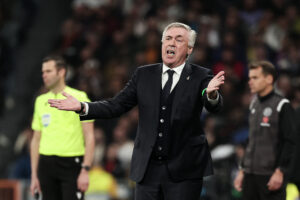 Carlo Ancelotti under kampen mellem Real Madrid og Atlético Madrid.