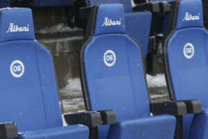 Snerydning før superligakampen mellem OB og FC Nordsjælland på Nature Energy Park i Odense søndag den 3. december 2023.