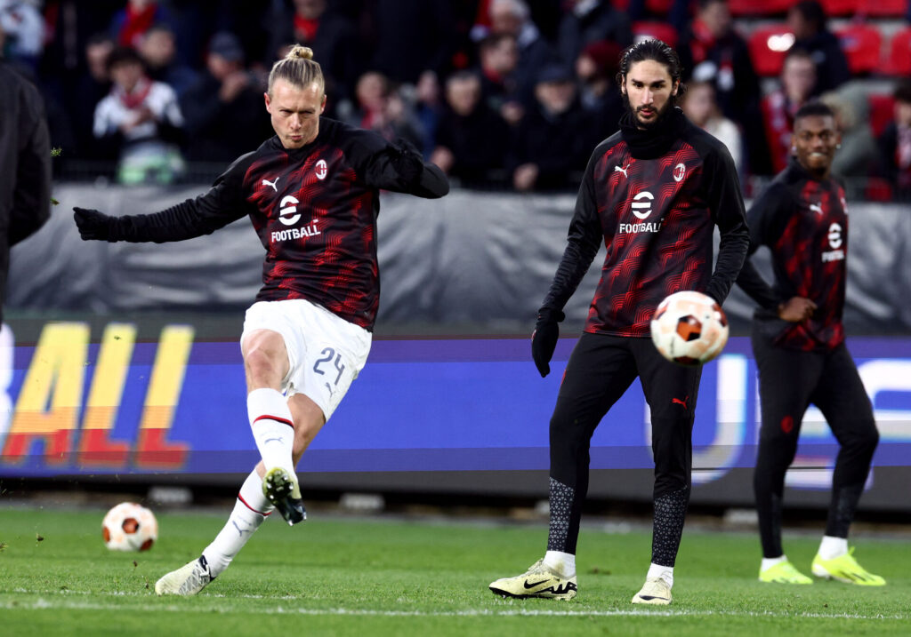 Simon Kjær var ikke tilfreds med dommeren, efter AC Milan tabte 3-2 til Stade Rennais.
