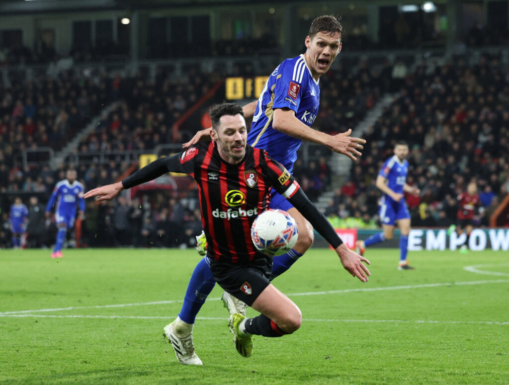 Jannik Vestergaard var med fra start i FA Cup-opgøret mellem Leicester og Bournemouth.