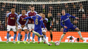 Enzo Fernandez scorede på et vanvittigt frisparksdrøn, da Chelsea slog Aston Villa ud af FA Cuppen.