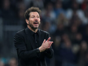 Diego Simeone på sidelinjen for Atlético Madrid mod Real Madrid.