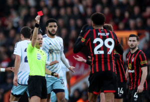 Philip Billing fik direkte rødt kort, da Bournemouth og Nottingham Forest måtte dele i porten.