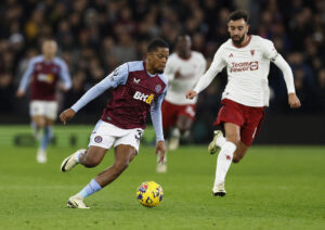 Leon Bailey i aktion for Aston Villa har lige forlænget sin kontrakt med klubben