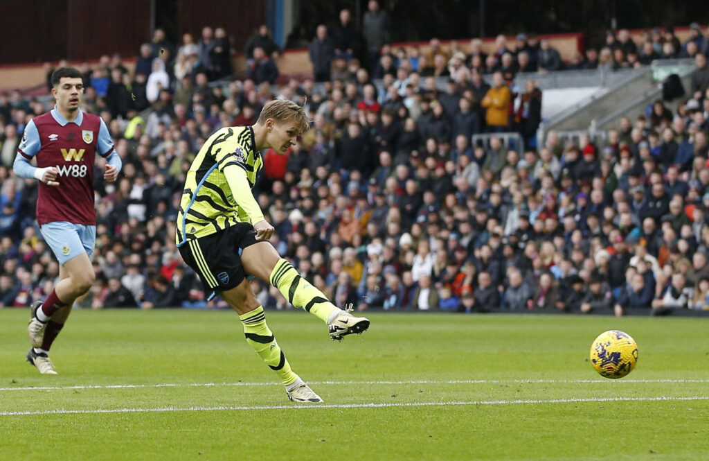 Ødegaard banker Arsenal foran mod Burnely