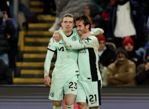 Conor Gallagher og Ben Chilwell i kampen mellem Chelsea og Crystal Palace.