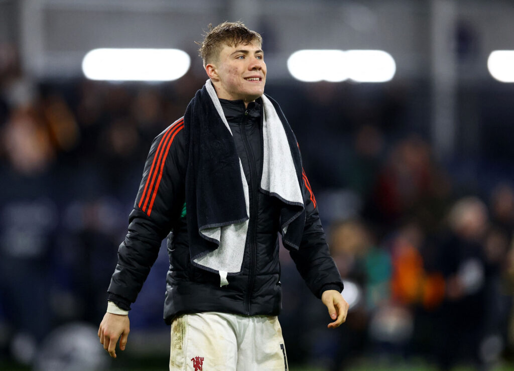 Rasmus Højlund er ude med en skade, skriver Manchester United fredag