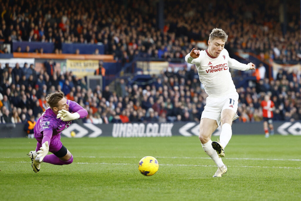 Rasmus Højlund skriver historie i Premier League med sin scoring mod Luton.