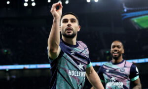Neal Maupay er kendt som noget af en provokatør i Premier League, og det går ikke ubemærket hen på sociale medier, hvilket franskmanden også får at mærke.