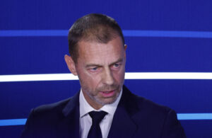 Alexander Ceferin på talerstolen hos UEFA