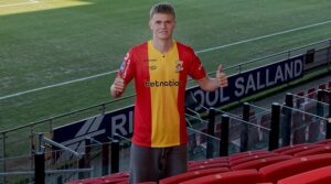 Søren Tengstedt fik ikke debut og måtte se hele sejren over Vitesse fra bænken.