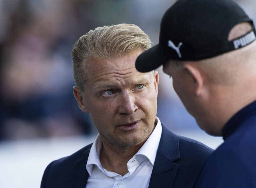 Søren Pedersen kigger ud for Randers FC