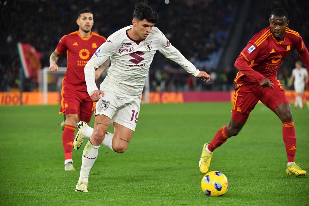 Ifølge mediet Tuttosport er både Manchester United og Aston Villa interesserede i at hente den unge Torino-back, Raoul Bellanova.