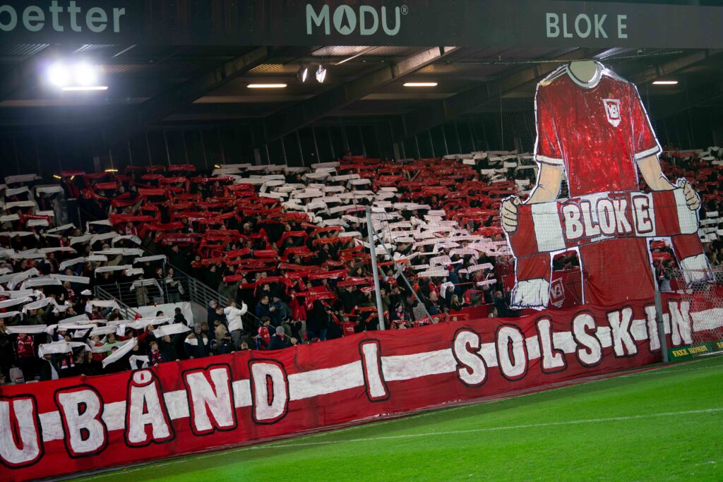 Vejle Boldklubs fans med en flot tifo til Superliga-kampen imod AGF.