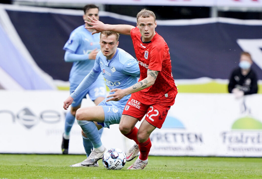 Benjamin Hvidt i kamp for AGF mod Randers FC i Superligaen.