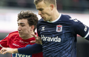 Frederik Tingager for AGF mod Silkeborgs Alexander Lind