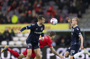 Patrick Mortensen i kamp for AGF imod FC Nordsjælland.