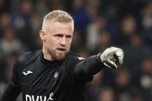 Kasper Schmeichel kommanderede fra bagerste geled, da Anderlecht slog Antwerp.