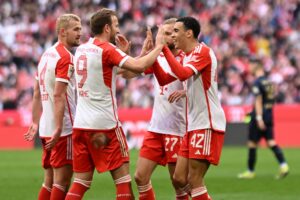 FC Bayern München-spillerne Harry Kane og Jamal Musiala jubler efter en scoring