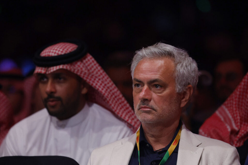 José Mourinho til boksekampen mellem Israil Madrimov og Magomed Kurbanov.