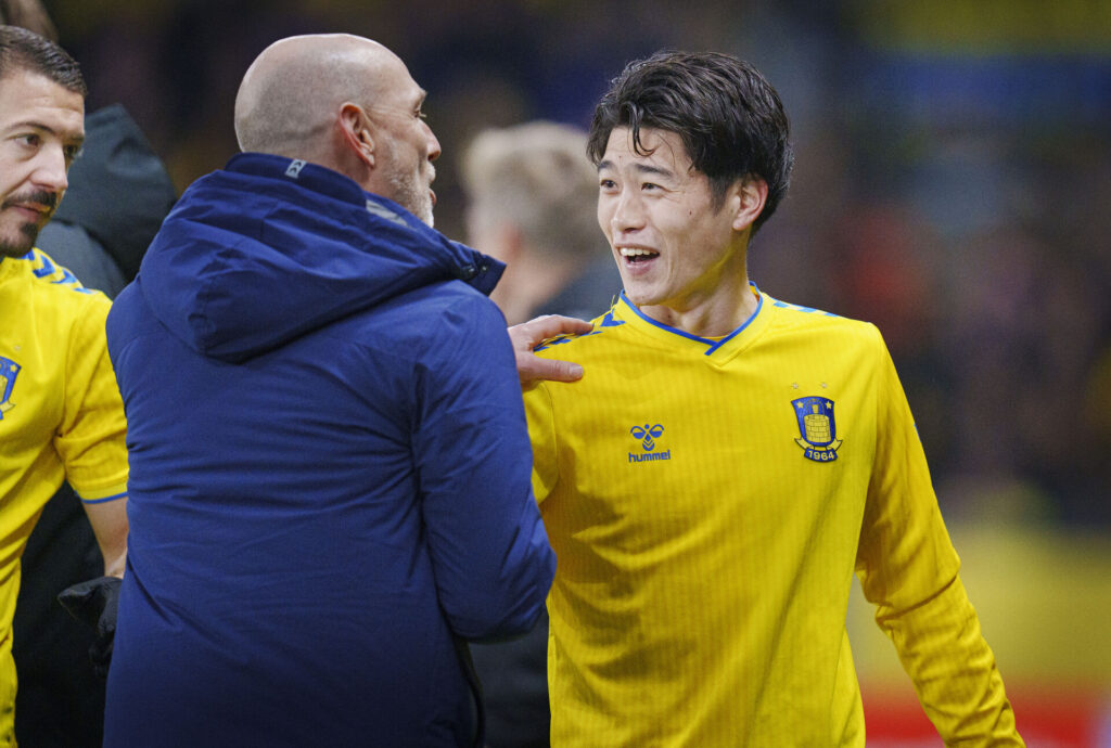 Jesper Sørensen sammen med japanske Yuito Suzuki i Superliga-kampen mellem Brøndby og Silkeborg IF.