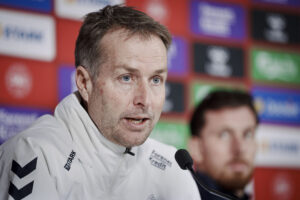Kasper Hjulmand på pressemødet før kampen mellem Danmark og Færøerne.