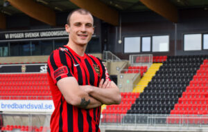 Adam Jakobsen præsenteres i IF Brommapojkarna.
