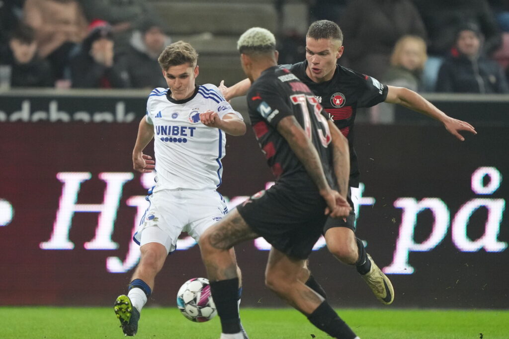 Victor Bak over for Elias Jellert i kampen mellem FC Midtjylland og F.C. København i Superligaen.