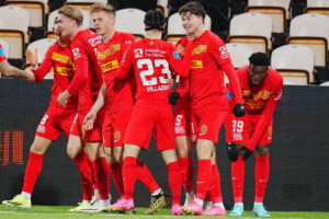 FC Nordsjællands spillere jubler efter scoring mod Silkeborg